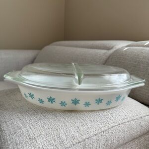 Vintage Pyrex Turquoise Snowflake 1.5 Qt Divided Casserole Dish&Lid Made In USA